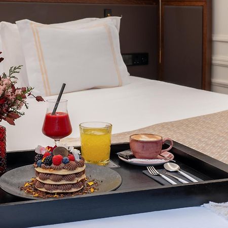 Only You Hotel Valencia Luaran gambar Room service tray