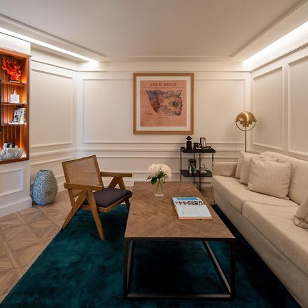 Only You Hotel Valencia Luaran gambar The living room of a suite at the hotel