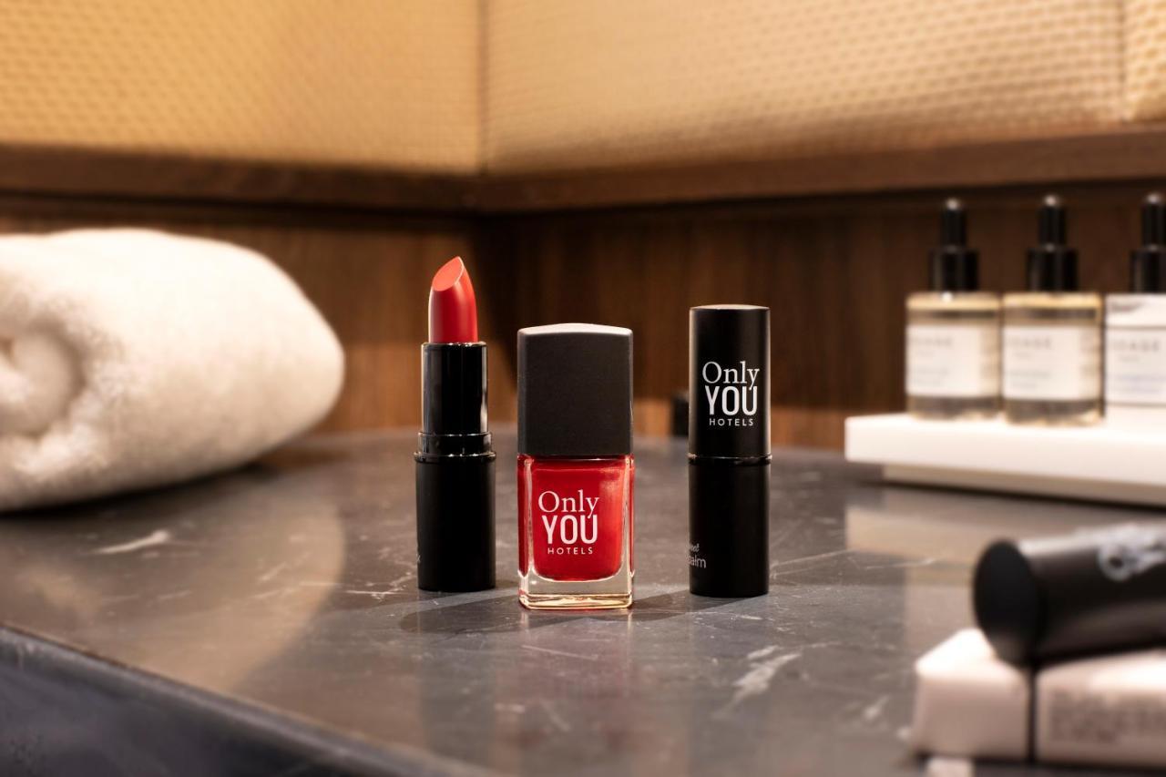 Only You Hotel Valencia Luaran gambar Only You Woman