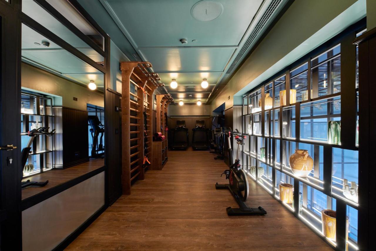 Only You Hotel Valencia Luaran gambar The gym at the 100 East 53rd Street location