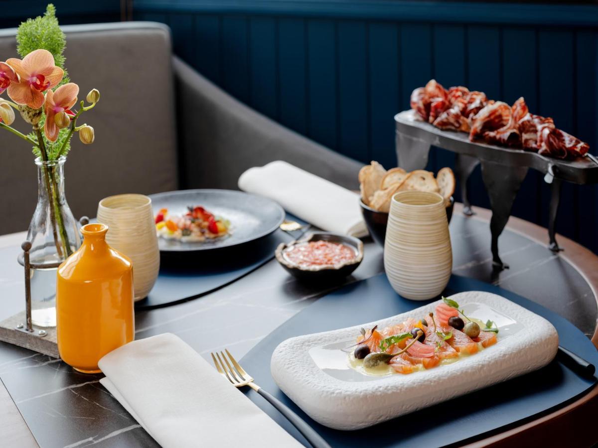 Only You Hotel Valencia Luaran gambar Ceviche at the restaurant