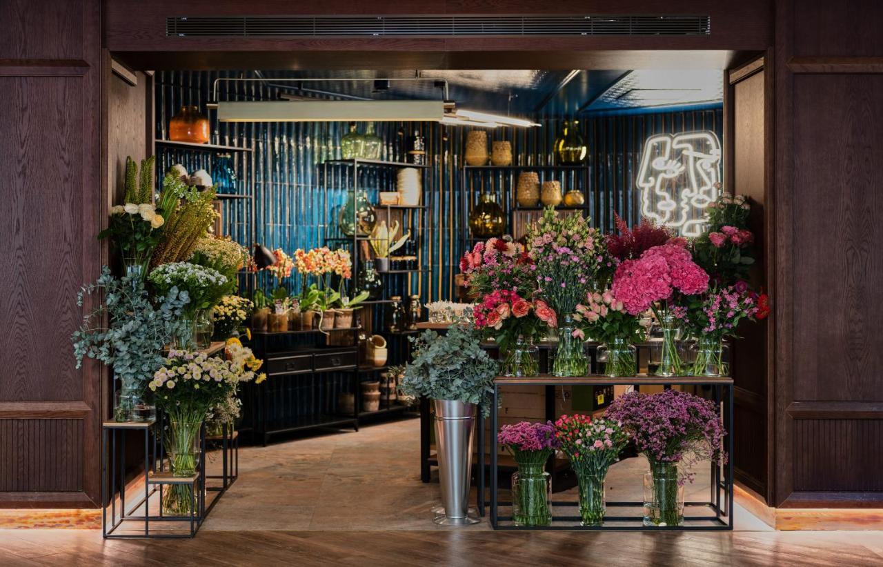 Only You Hotel Valencia Luaran gambar Flower Bar