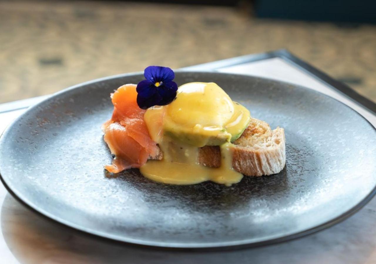 Only You Hotel Valencia Luaran gambar Avocado and salmon