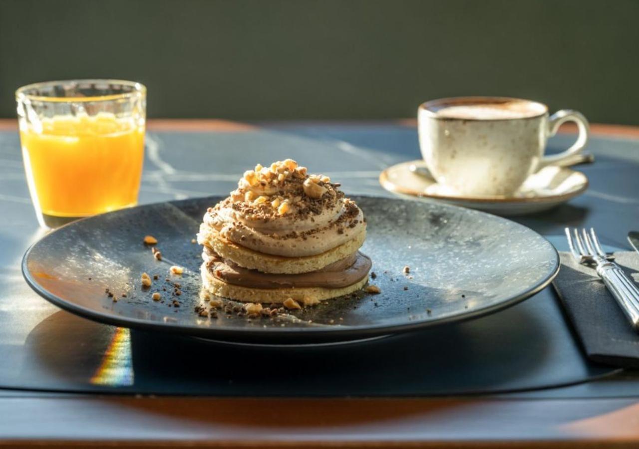 Only You Hotel Valencia Luaran gambar A chocolate and orange mousse
