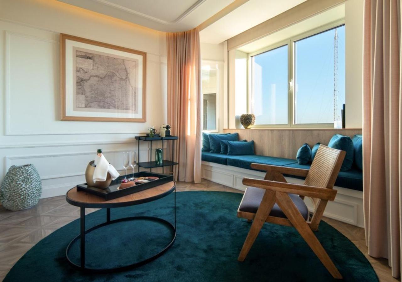 Only You Hotel Valencia Luaran gambar A room at the hotel