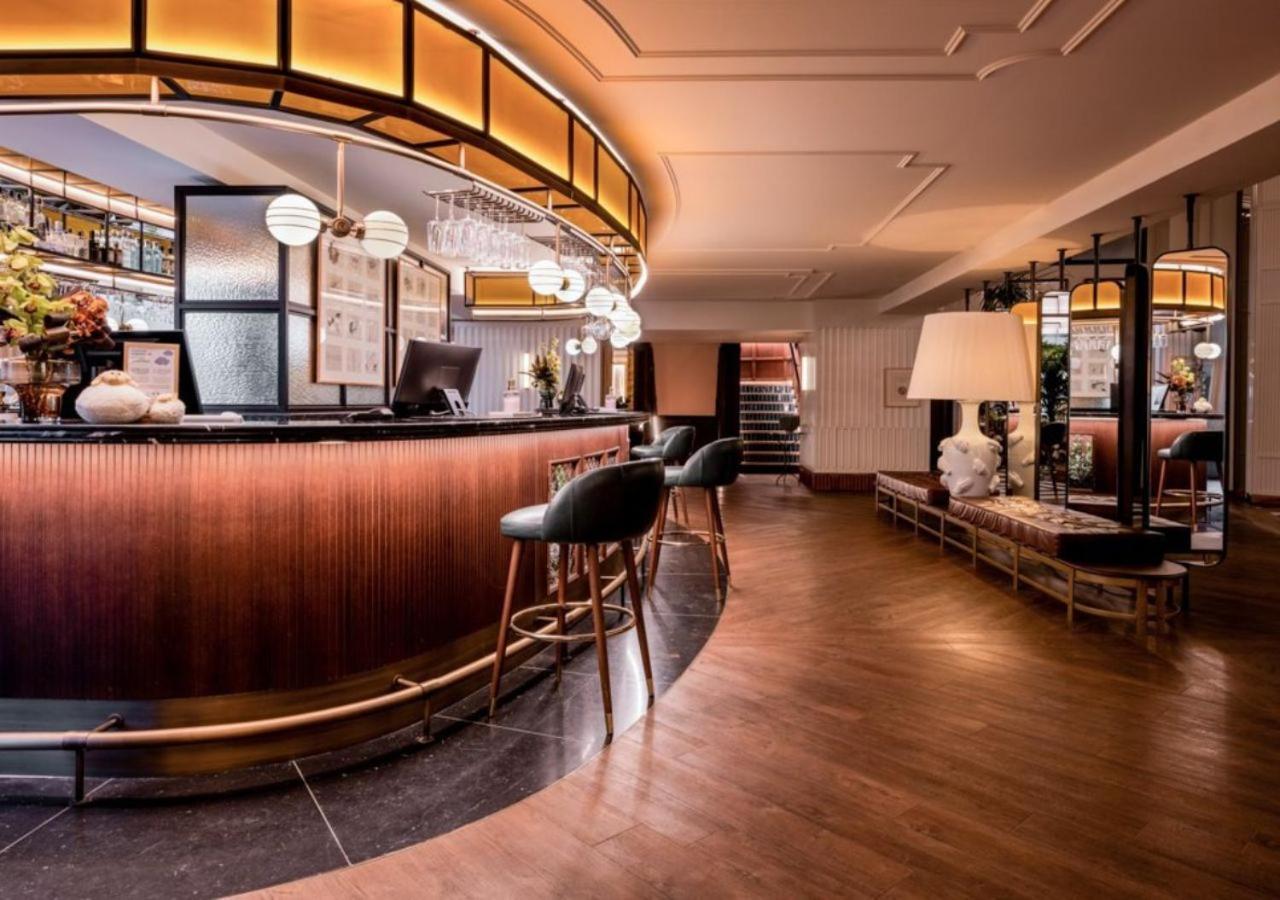 Only You Hotel Valencia Luaran gambar The bar at the Concourse