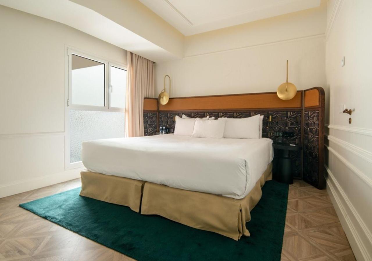 Only You Hotel Valencia Luaran gambar A bedroom at the hotel