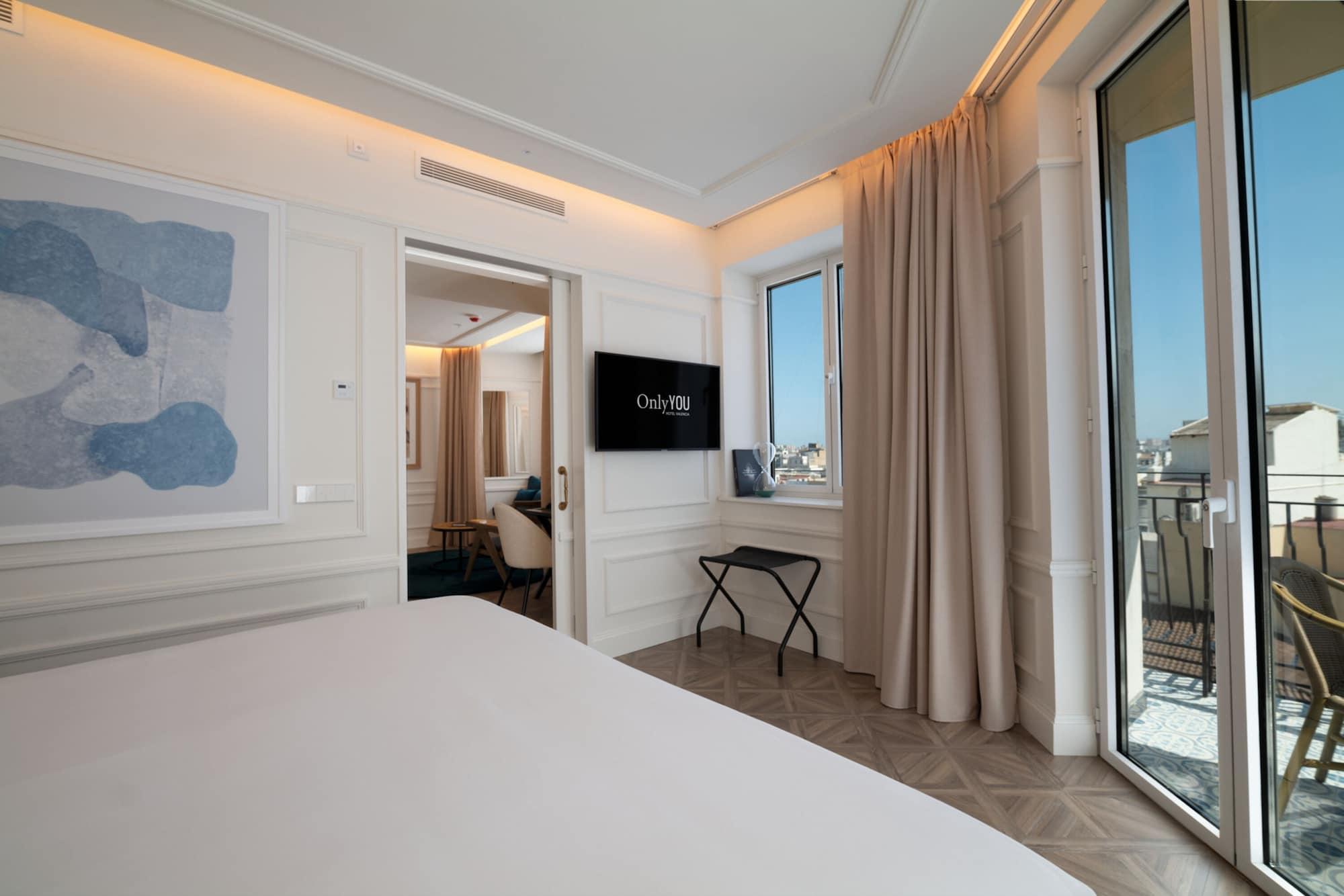 Only You Hotel Valencia Luaran gambar Suite