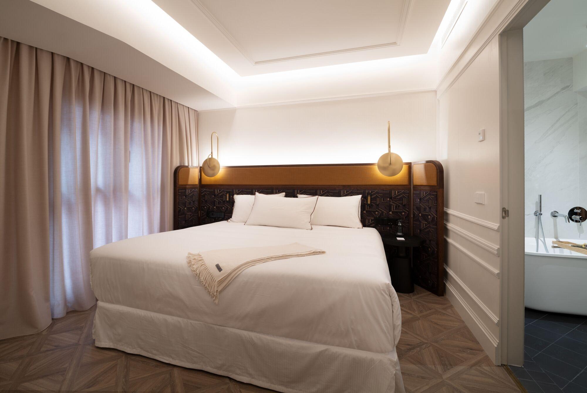 Only You Hotel Valencia Luaran gambar A bedroom at the hotel