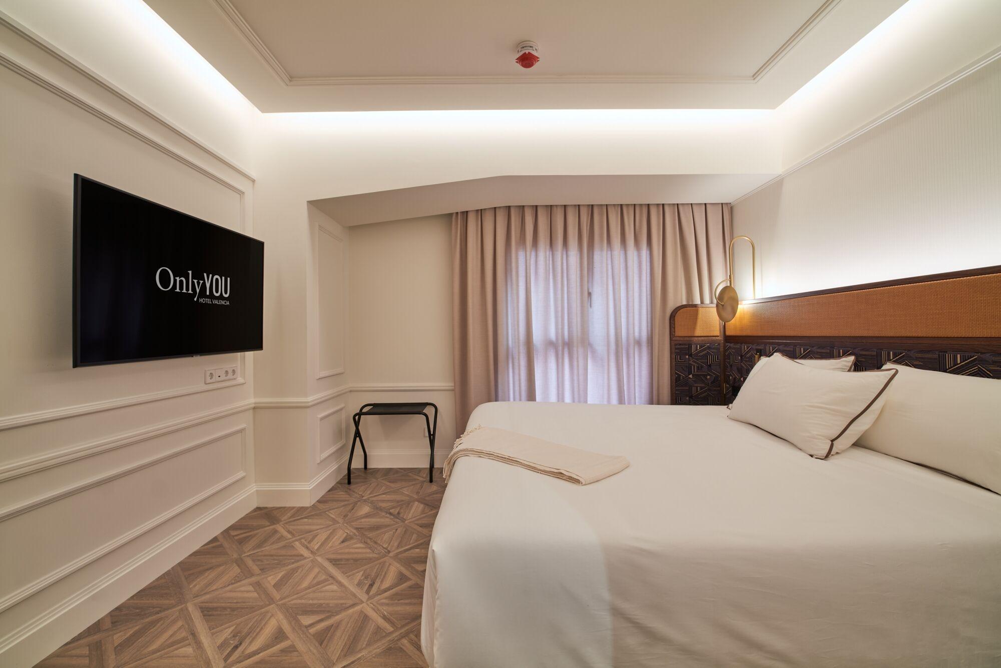 Only You Hotel Valencia Luaran gambar Deluxe Room