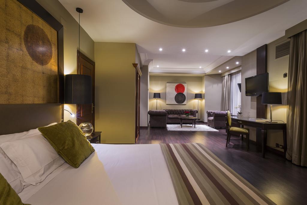 Only You Hotel Valencia Luaran gambar Suite