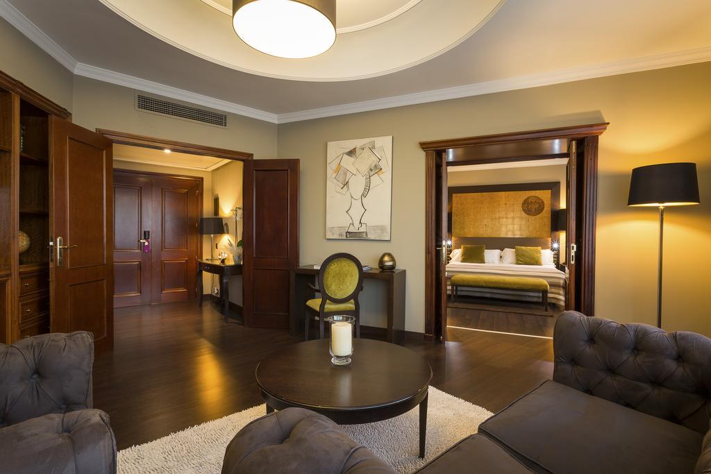 Only You Hotel Valencia Luaran gambar Suite at the Grand Hotel