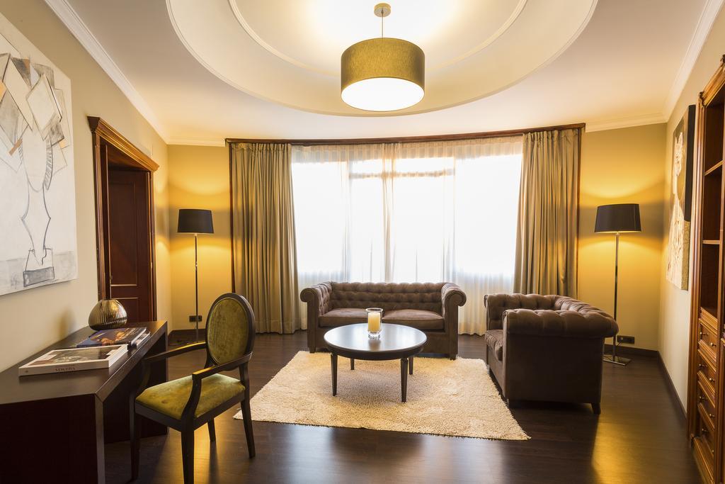Only You Hotel Valencia Luaran gambar Suite at the Grand Hotel