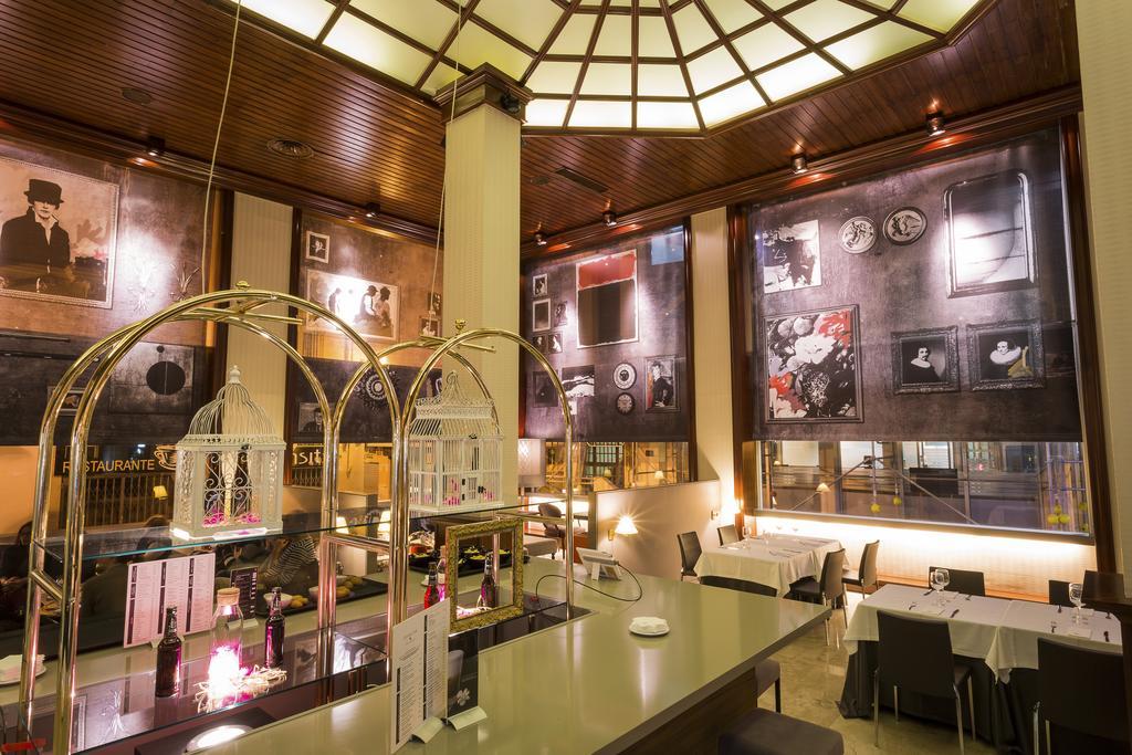 Only You Hotel Valencia Luaran gambar The interior of the restaurant